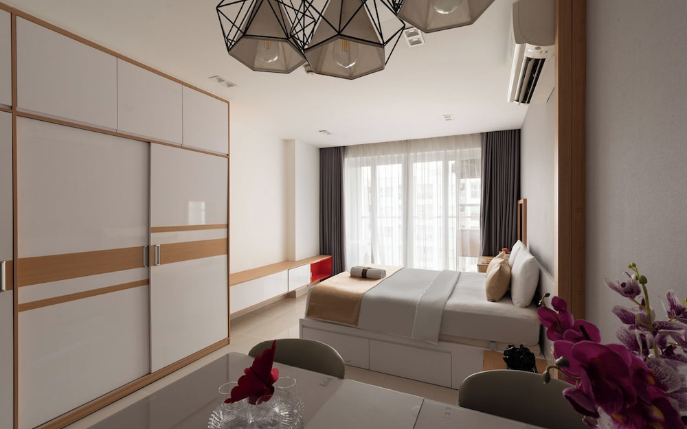 Grand Room, 1 Bedroom, Club Lounge Access, City View photo 1