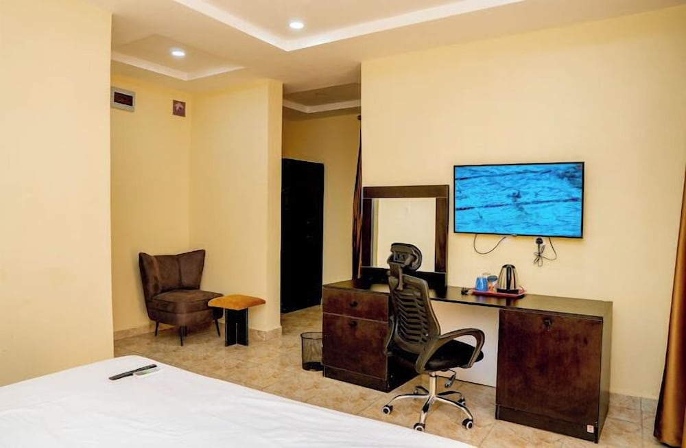 Family Room, Balcony, City View