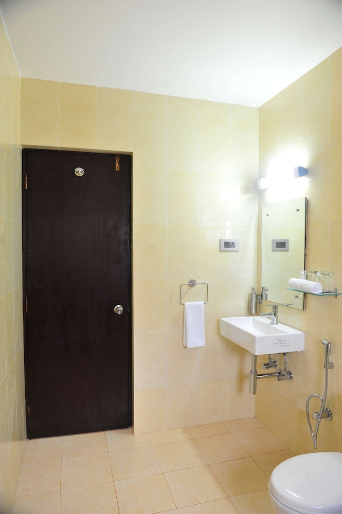 Deluxe Room, 1 King Bed, Balcony photo 2