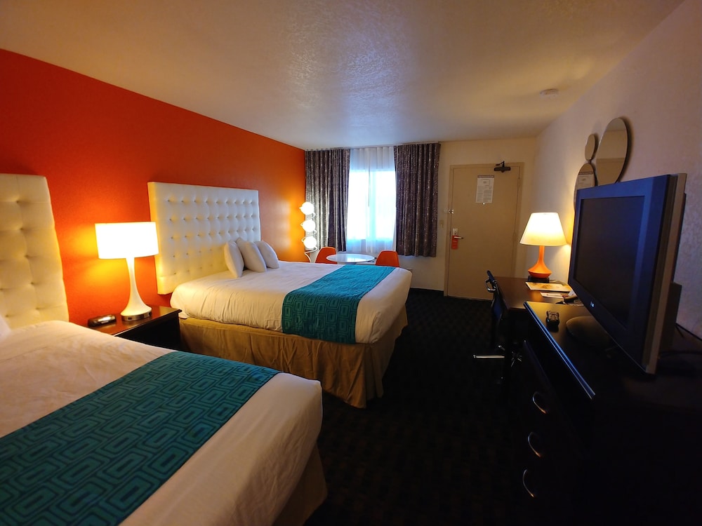 Room, 2 Double Beds, Non Smoking - Photo 6