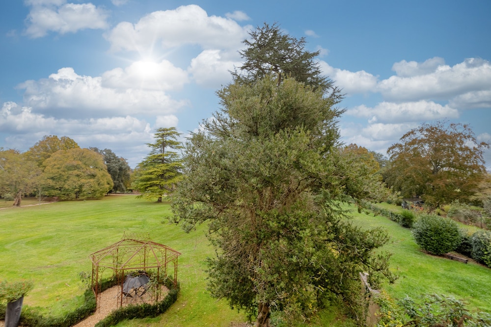Deluxe Triple Room, Garden View photo 3