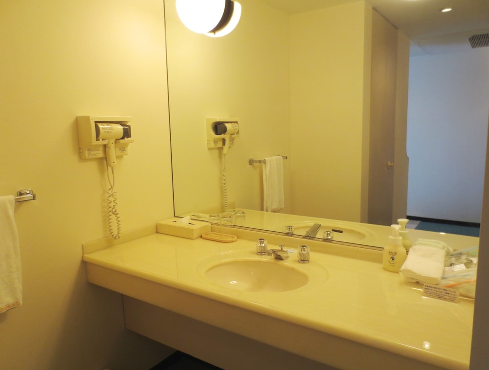 Twin Room, Non-Smoking (South Building, South Resort Floor) - Photo 9