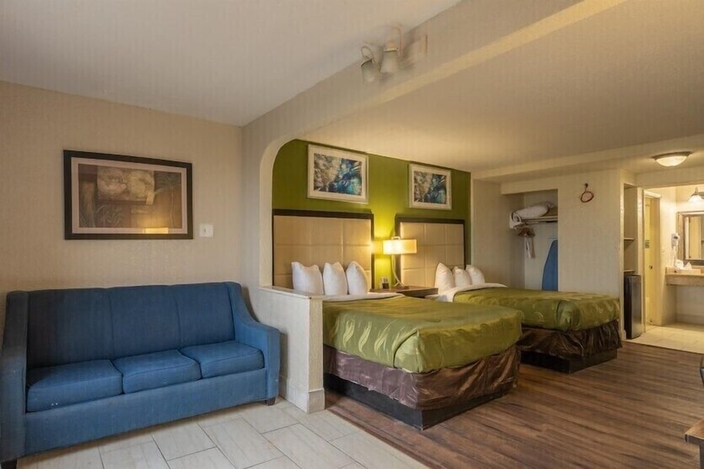 Suite, Multiple Beds, Non Smoking photo 3