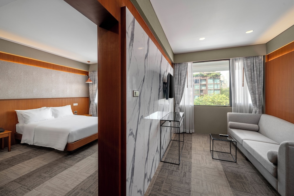 Junior Suite, 1 Bedroom, City View photo 1