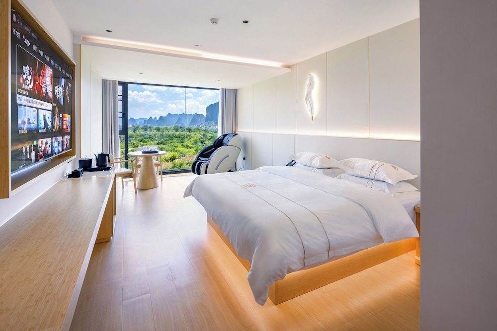 Senior Double Room, Mountain View
