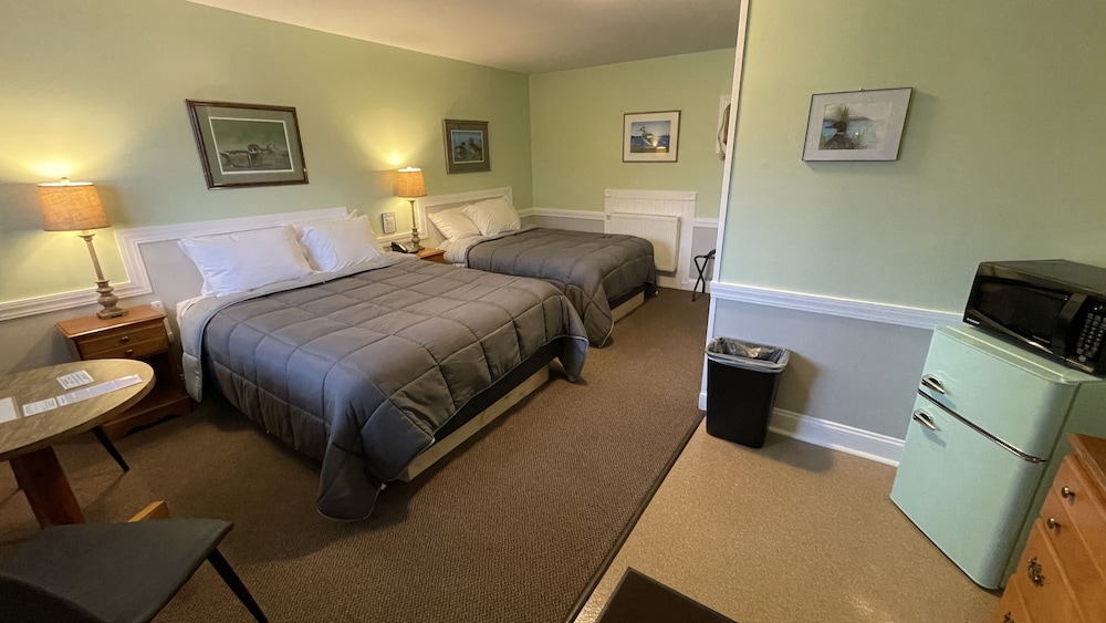 Standard Room, Multiple Beds, Non Smoking, Private Bathroom (No Dogs Allowed) photo 2
