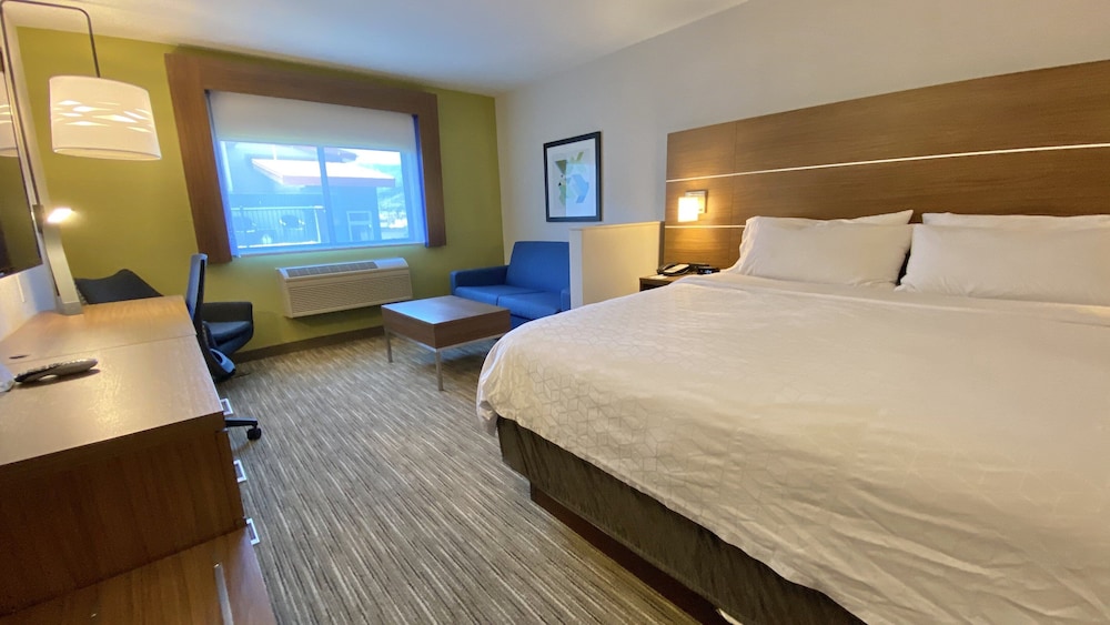 Suite, 1 King Bed, Non Smoking (Steamer Shower) photo 3