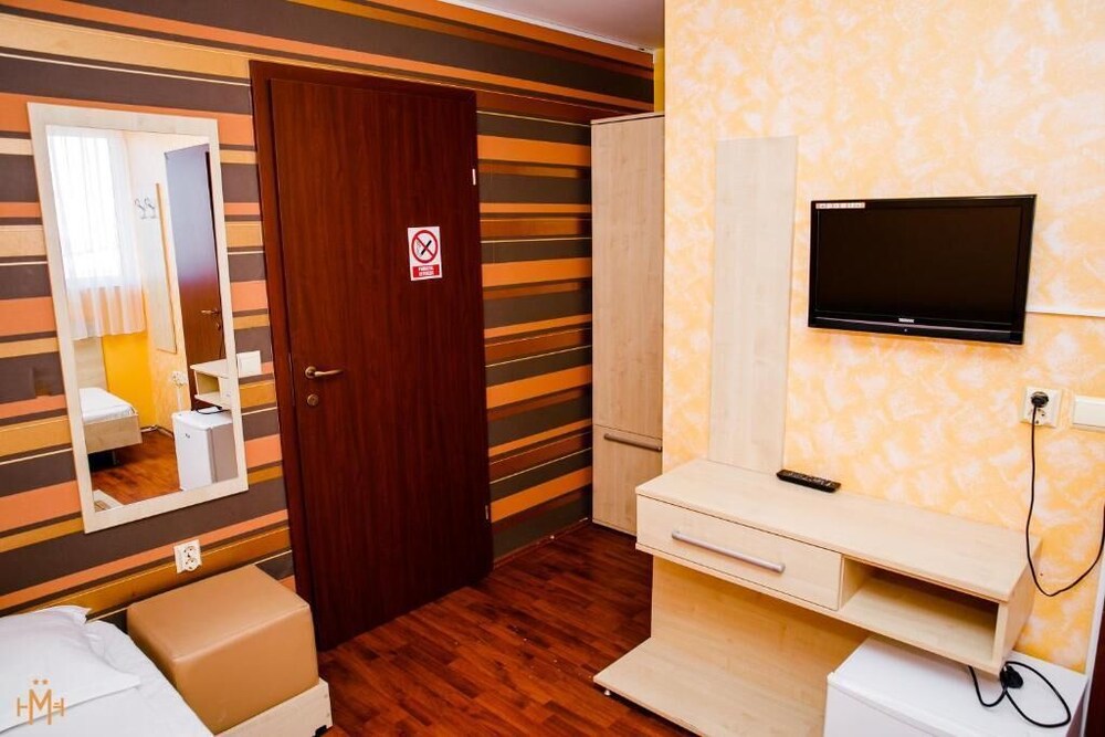 Economy Twin Room photo 2