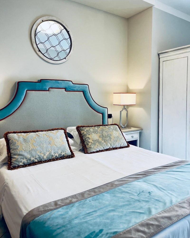 Double Room - Photo 7