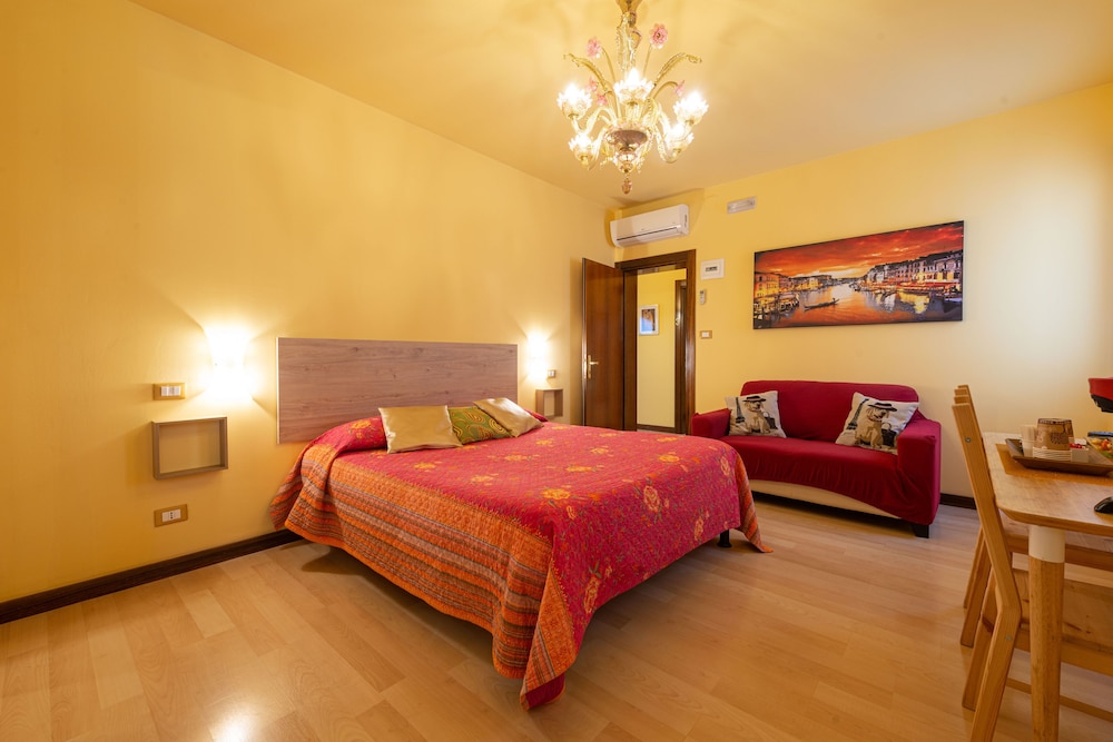 Superior Double Room with Private External Bathroom and Terrace photo 3