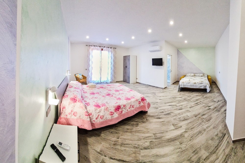 Family Quadruple Room, Valley View