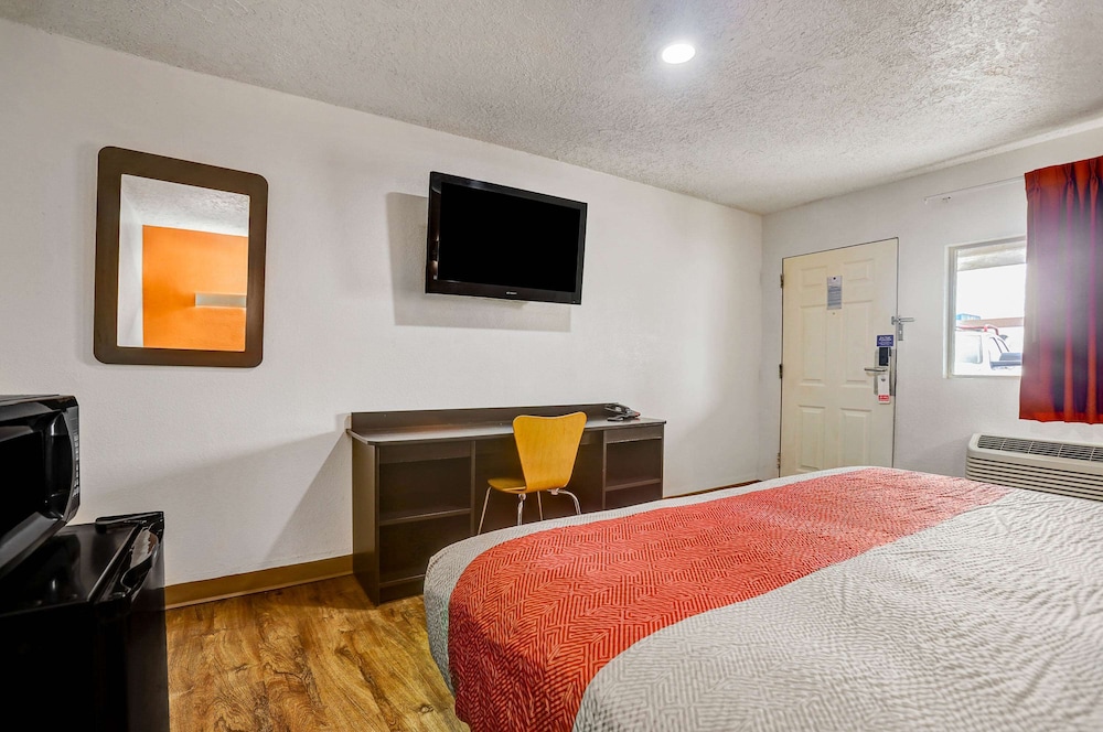 Deluxe Room, 1 King Bed, Accessible, Non Smoking
