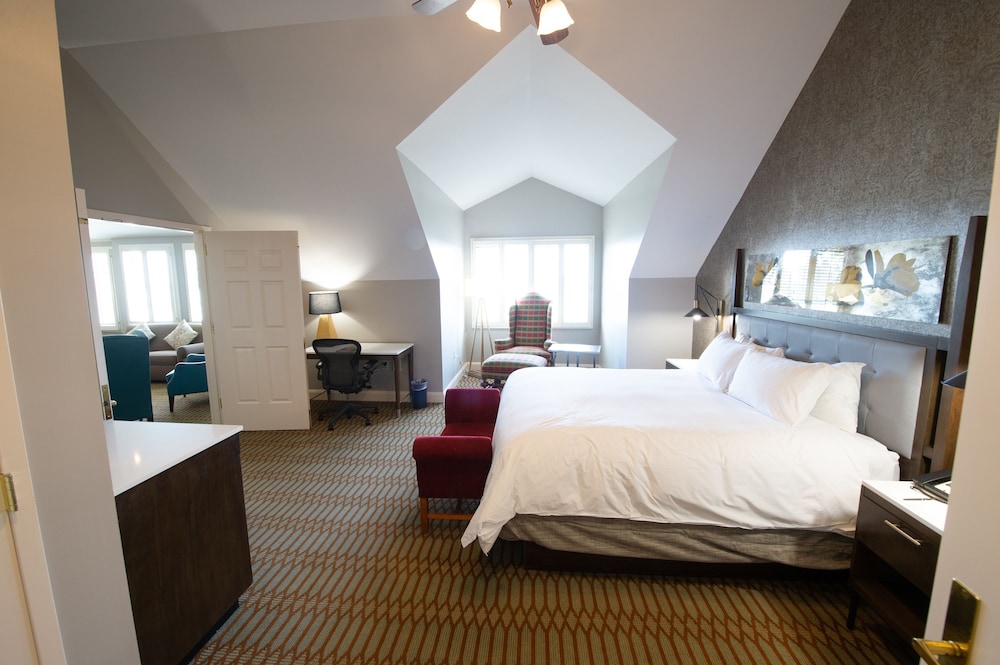 Suite, 1 Bedroom - Photo 2