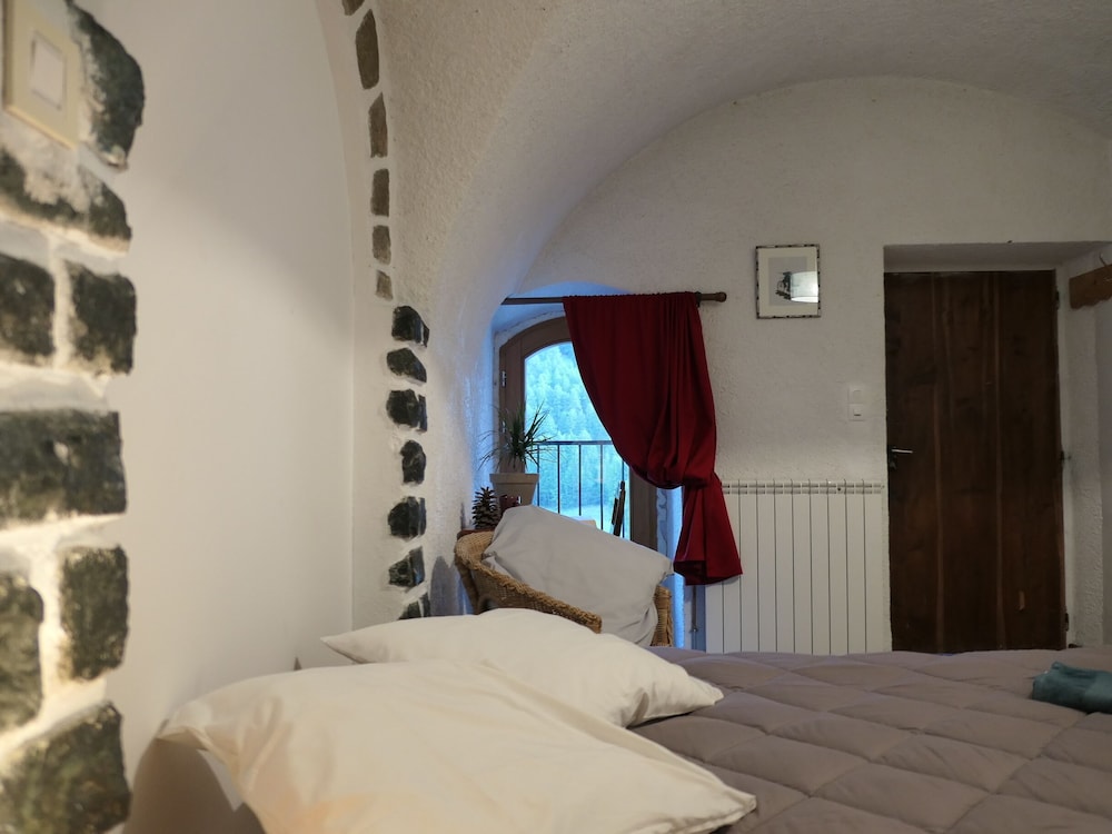 Classic Triple Room, Garden View