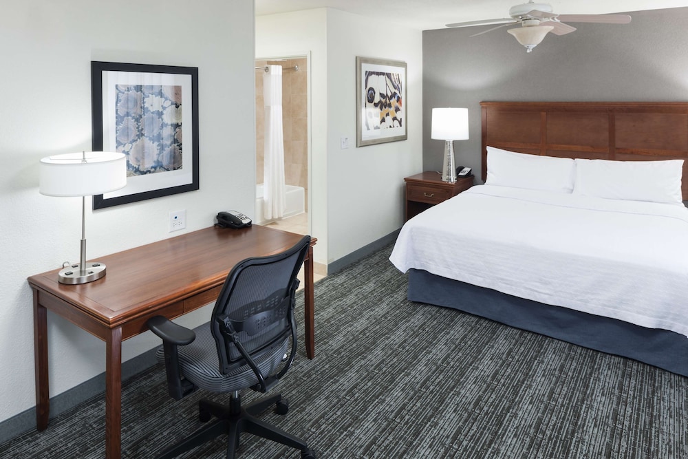 Studio, 1 Queen Bed, Accessible (Mobility & Hearing, Roll-in Shower) - Photo 1