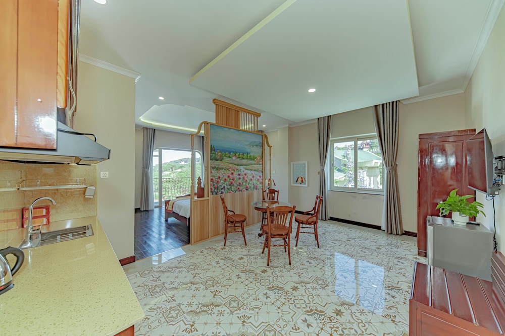 Classic Studio Suite, Mountain View