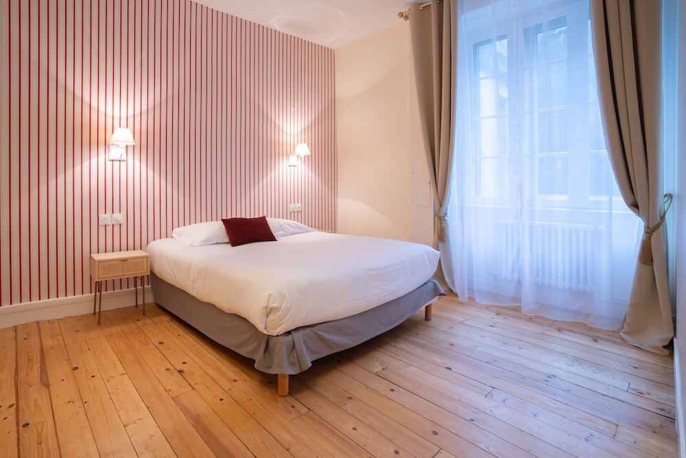 Premium Room - Photo 6
