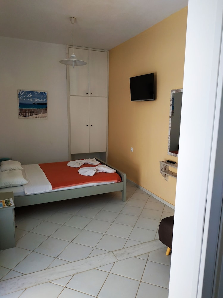 Studio, 1 Bedroom, Balcony, Pool View photo 2