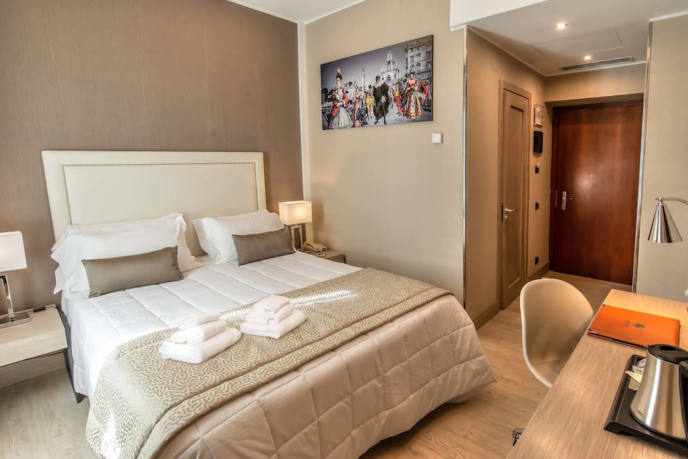 Deluxe Double Room Single Use