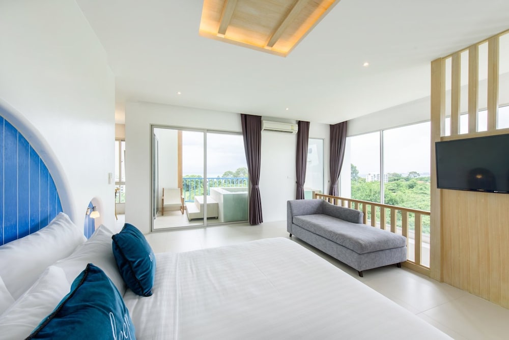 2 Bedroom Duplex Jacuzzi photo 2