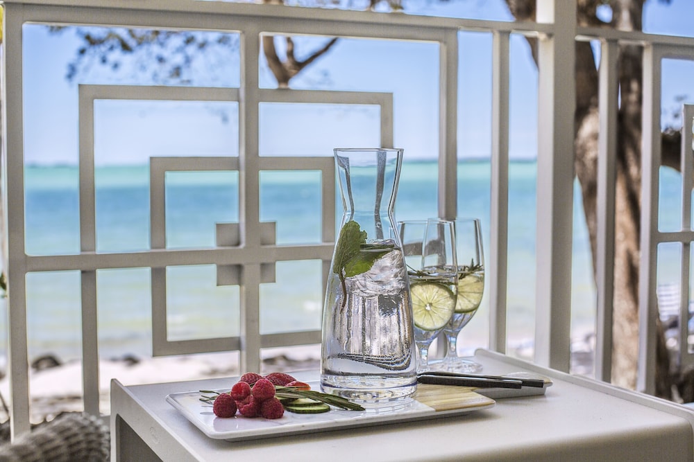 Suite, 1 King Bed (waterfront)