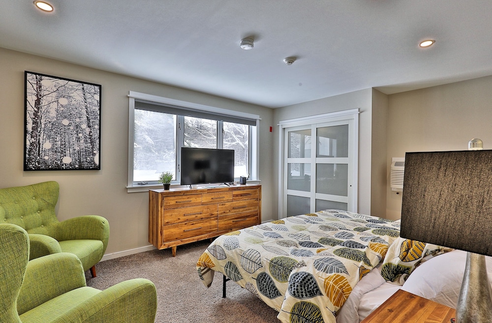 Condo, 2 Bedrooms photo 3