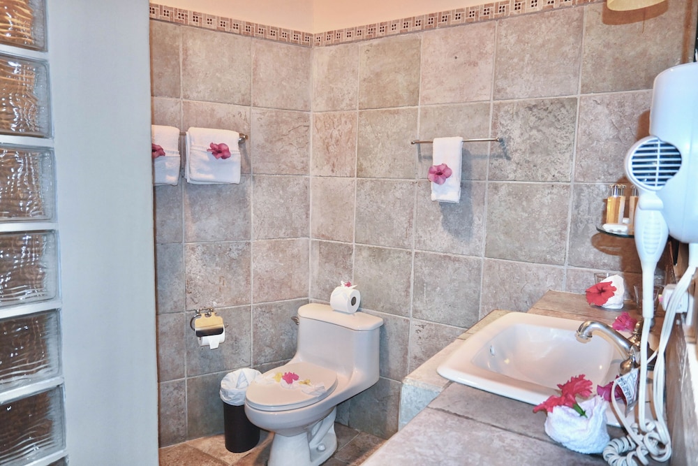Suite - Photo 8