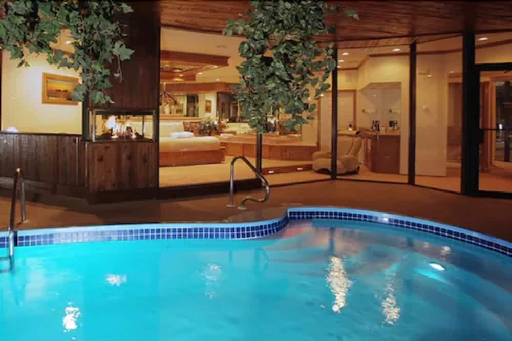 Majestic Swimming Pool photo 3