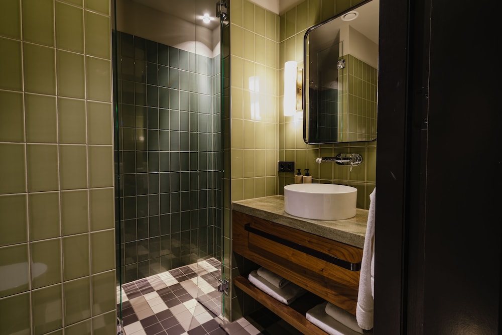 Standard Double or Twin Room thumbnail 6