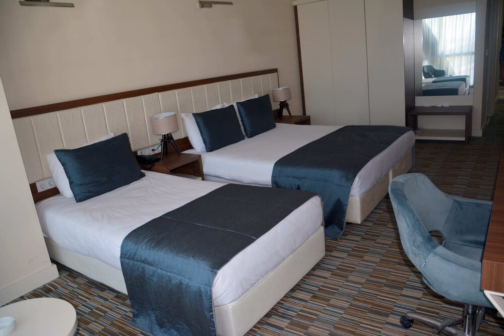 Classic Triple Room, City View
