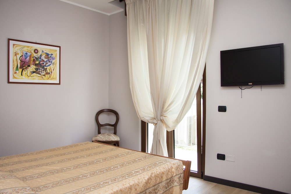 Double Room - Photo 2