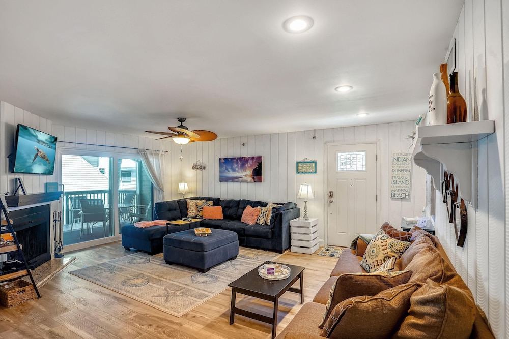 Condo, Multiple Beds (Pelican Pointe 2C) photo 3