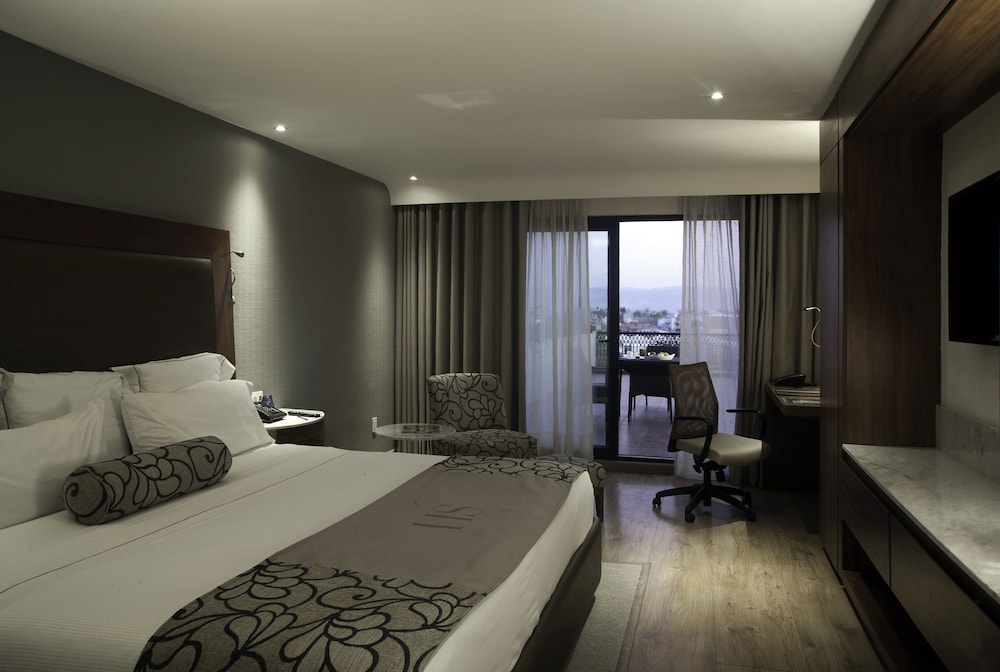 Superior Room, 1 King Bed - Photo 1