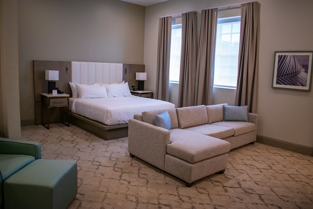 Suite, Accessible (Hearing, Fountain View) photo 3