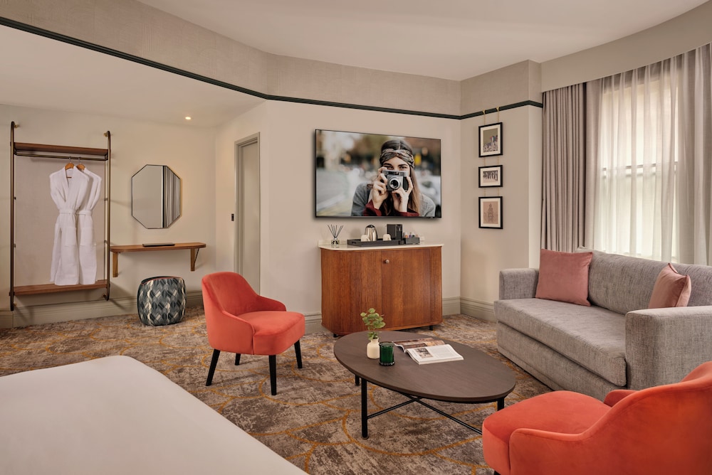 Grand Room with Sofabed - Photo 3