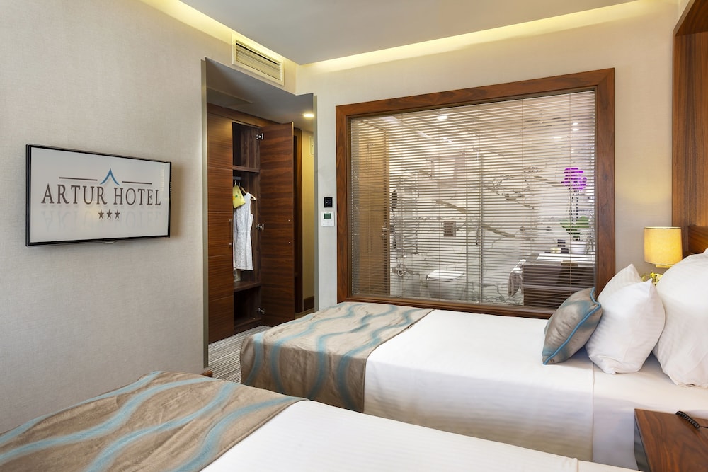 Standard Two Single Bed with City View Room - Photo 3