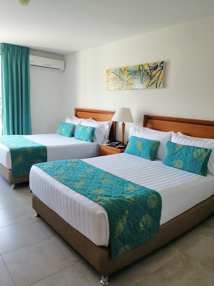 Standard Room, 2 Double Beds - Photo 4
