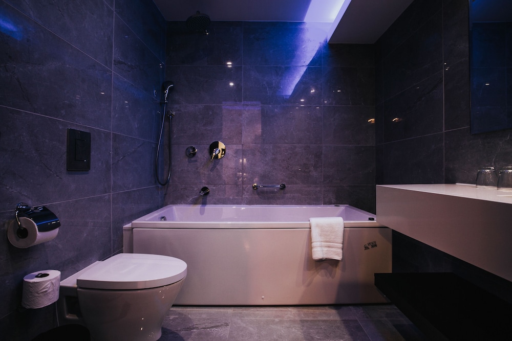 Suite, Balcony - Photo 5