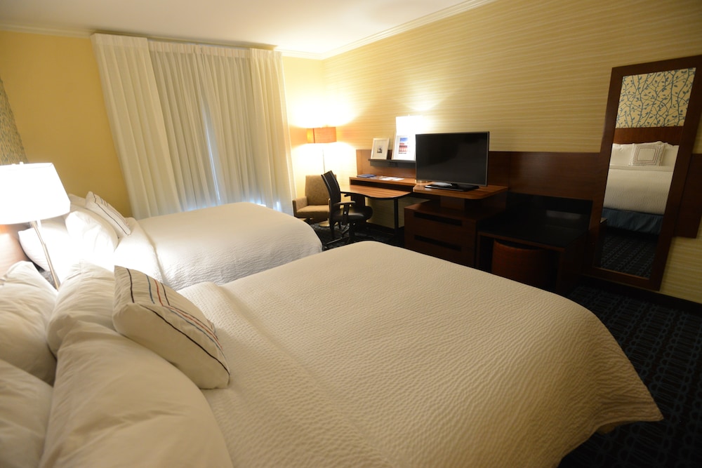 Room, 2 Queen Beds (Mobility/Hearing Accessible, Tub) photo 1