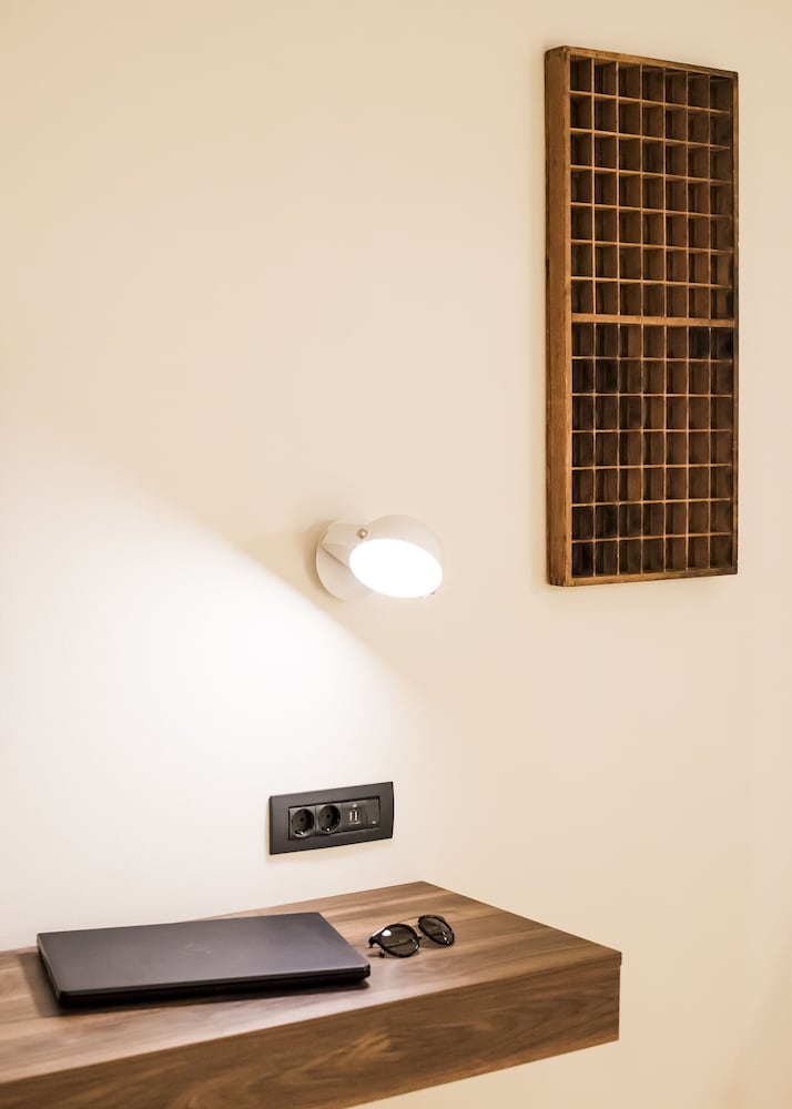 Business Double Room, 1 Queen Bed, Balcony, City View photo 2