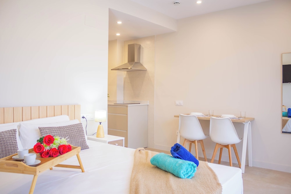 Standard Studio Suite, Balcony, City View