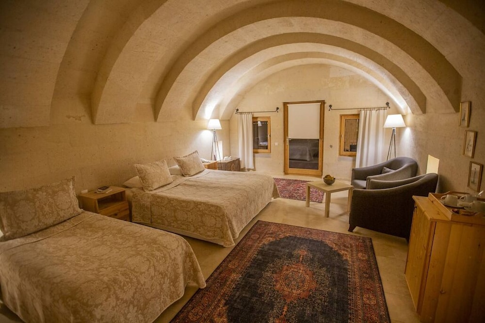 Deluxe Triple Suite