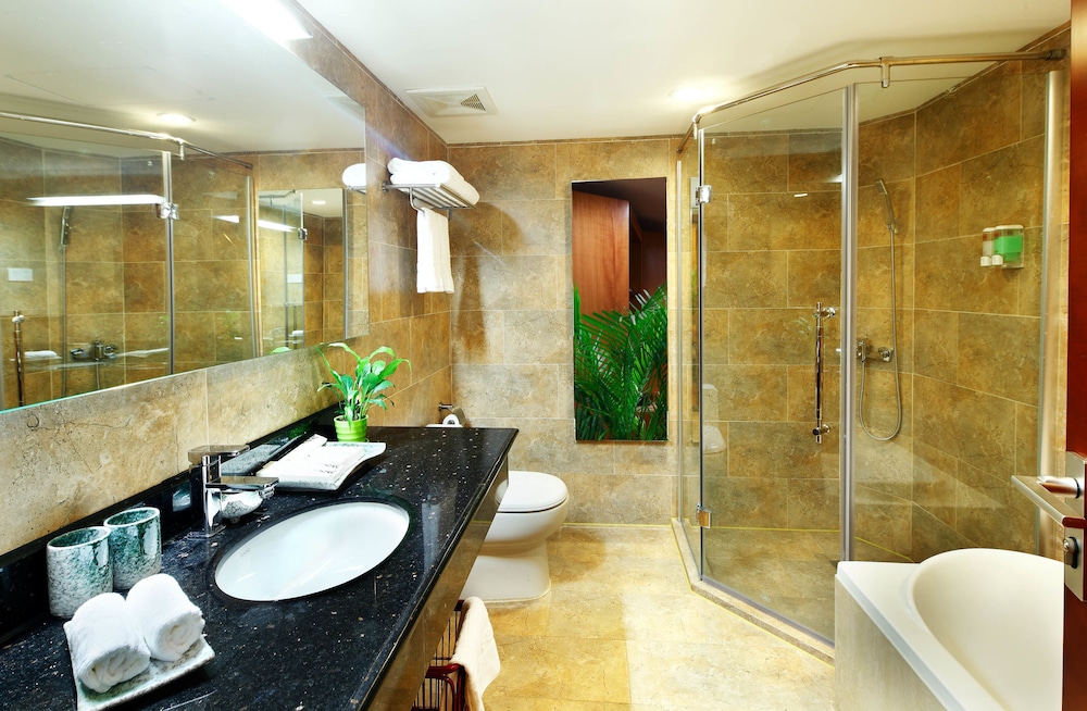 Deluxe Family Suite - Photo 3