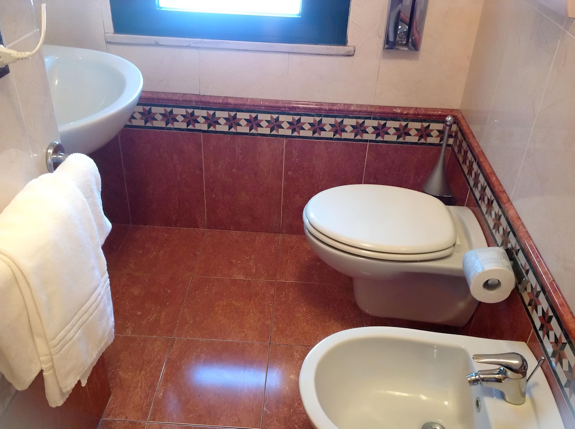 Basic Double Room photo 2