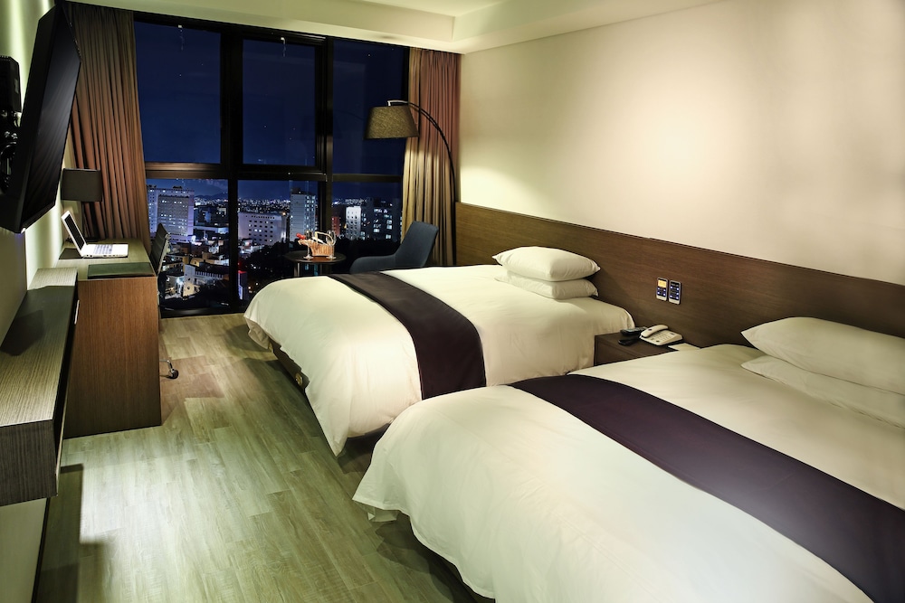 Suite (The One) photo 2