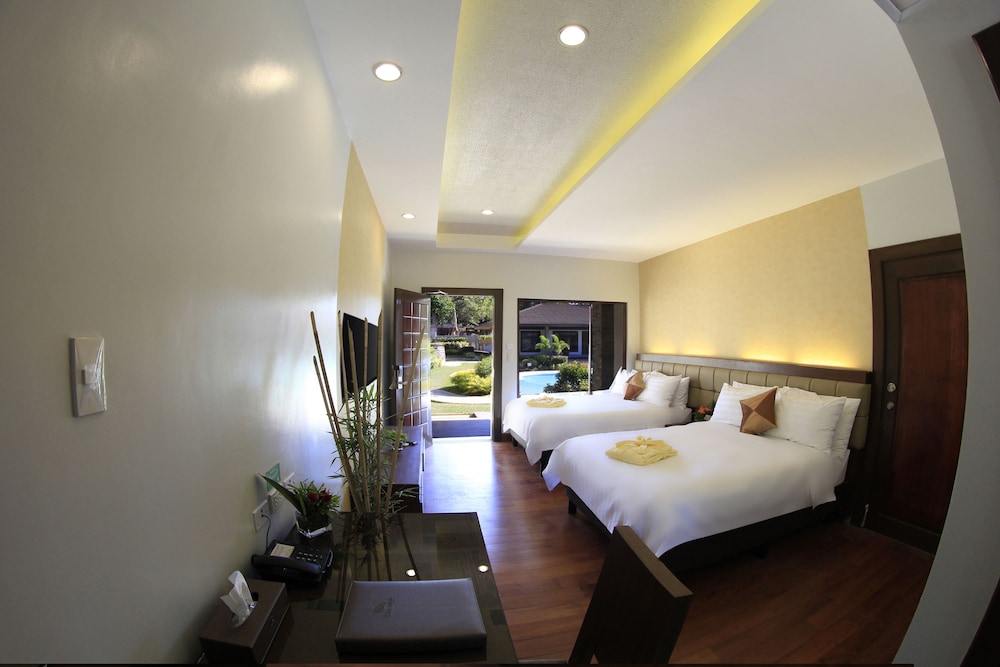 Poolside Premier Room photo 2
