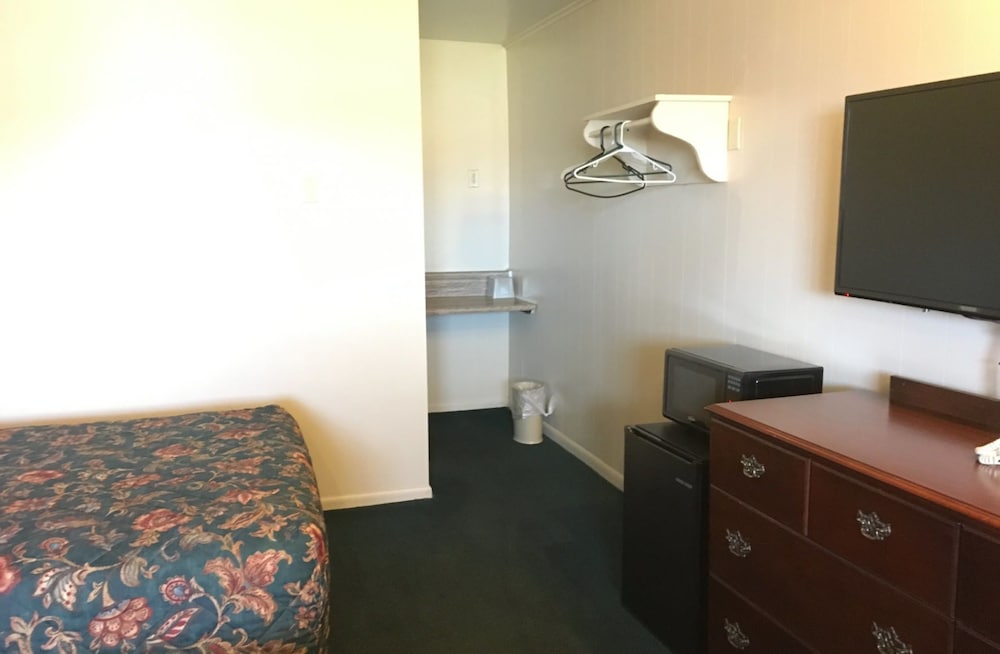 Standard Room, 2 Queen Beds photo 2