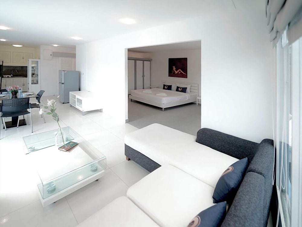 Deluxe Room, 1 Queen Bed with Sofa bed, Non Smoking photo 1