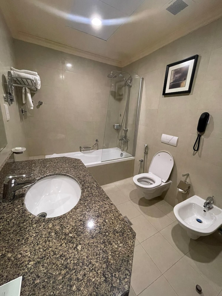 Deluxe Double or Twin Room - Photo 12