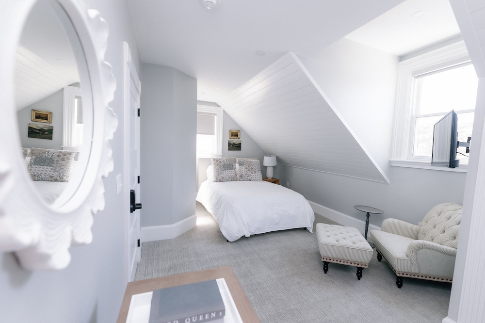 City Room photo 1